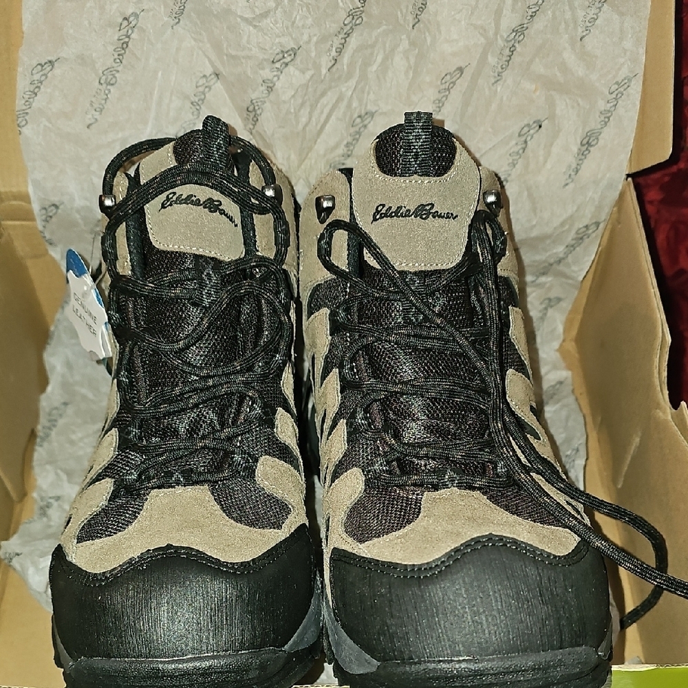 Eddie Bauer NWT Men's Black and Tan Ridgeline Boots Size 11 NIB